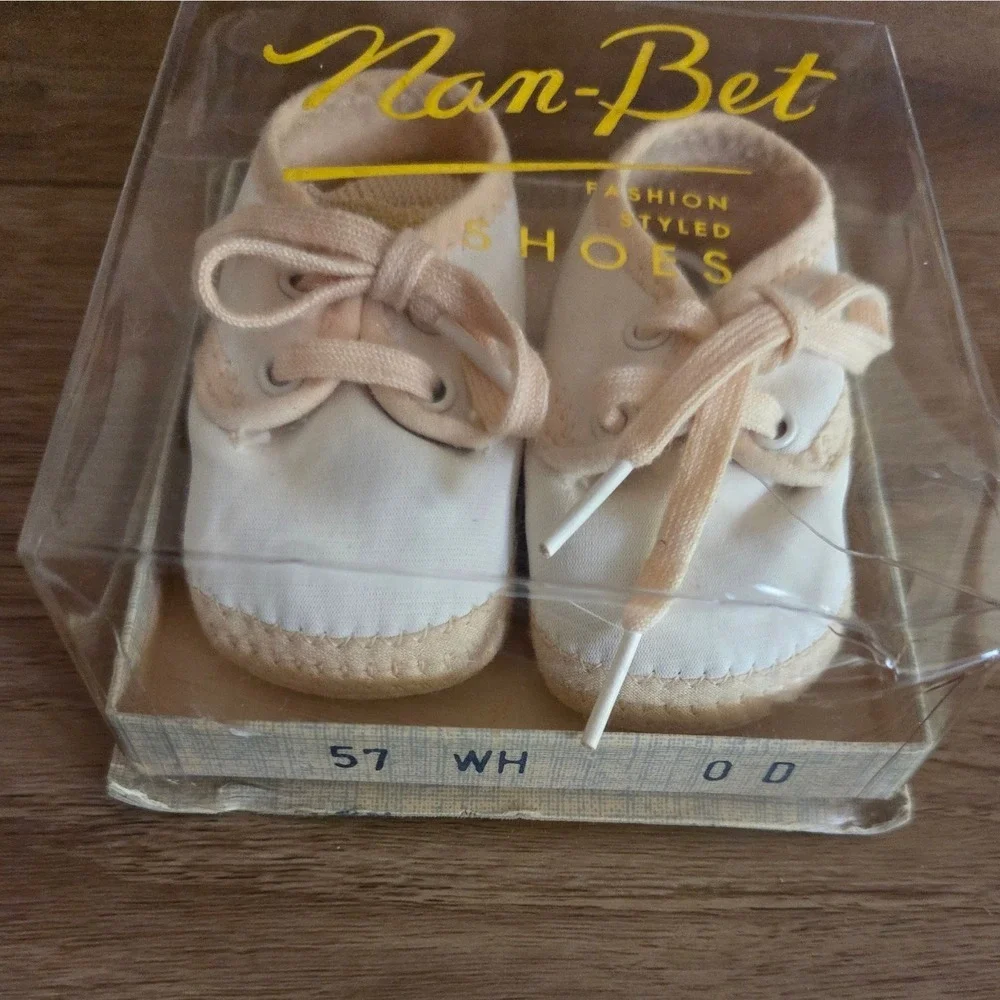 Vintage 1960s Nan-Bet Baby Cream Canvas Lace Up Crib Shoes Original Package NOS